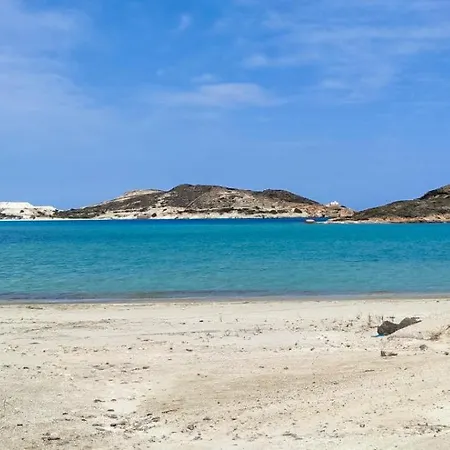 με θέα τη θάλασσα Κίμωλος